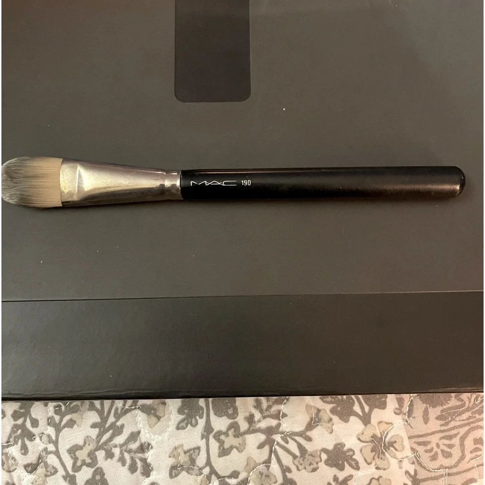 MAC 190 Cosmetic Brush. - Picture 1 of 1